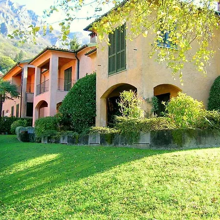 Vakantiehuis Luxurious In With Swimming Pool