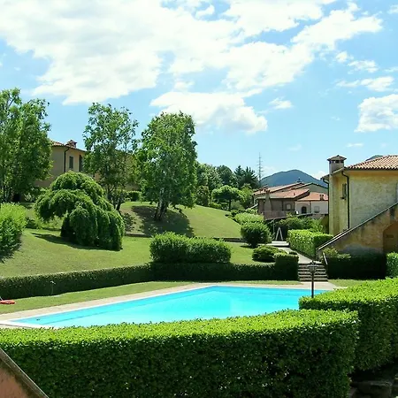 Luxurious In With Swimming Pool Vakantiehuis Lierna