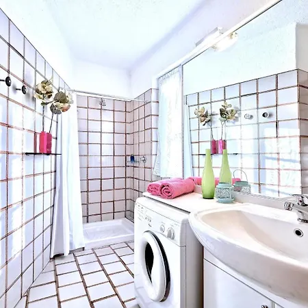 Luxurious In With Swimming Pool Vakantiehuis Lierna