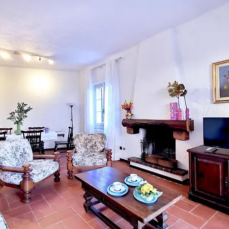 Luxurious In With Swimming Pool Vakantiehuis