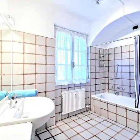 Vakantiehuis Luxurious In With Swimming Pool *